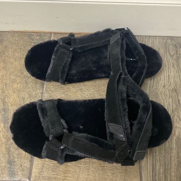 Vionic Viva faux fur sandals size 9. - Picture 1 of 11